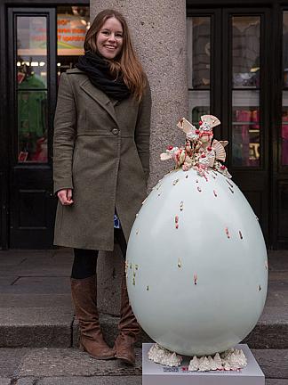 Anna Barlow and her Egg (from http://www.thebigegghunt.co.uk/anticipation-of-a-thousand-moments)