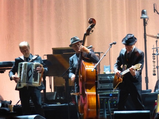 Neil larsen, Accordion  Roscoe Beck, Bass